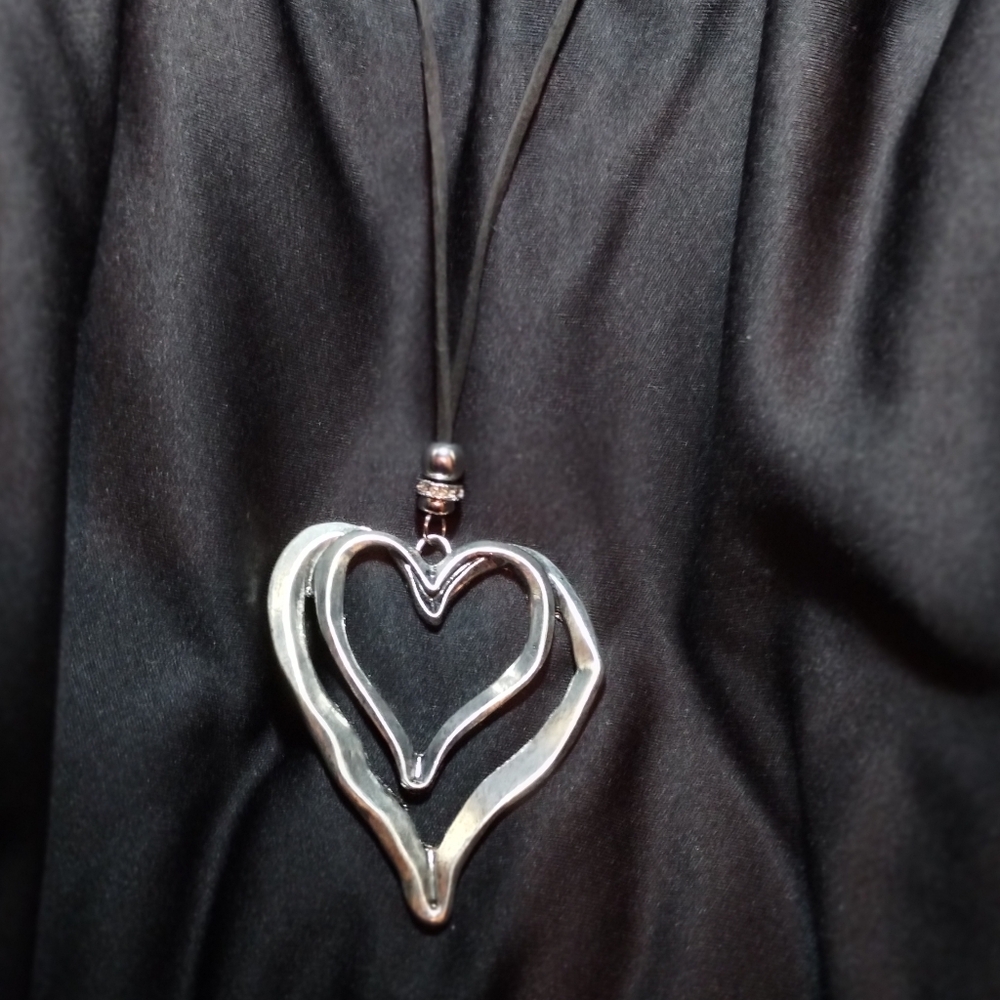 Neckles - Picture 2 of 4